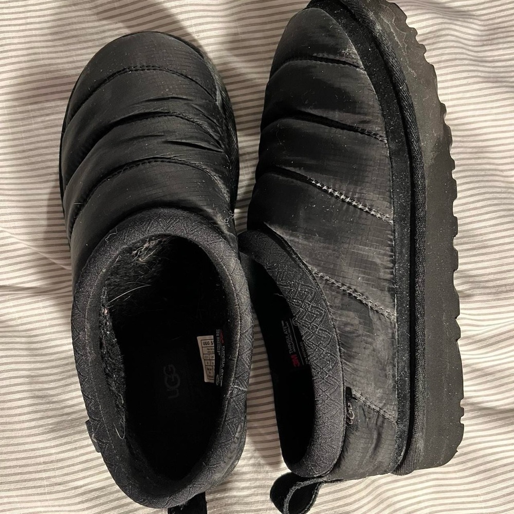 UGG Tasman size 8 cozy shoes with winter coating